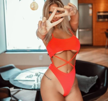 Naakte gelekte OnlyFans-foto van Antonella Mantovano