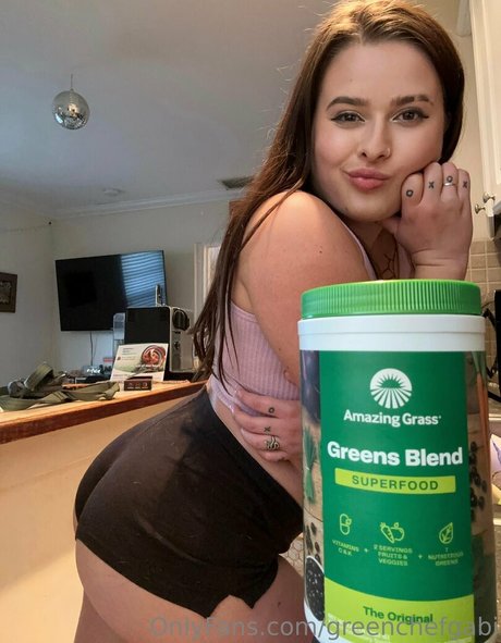 Naakte gelekte OnlyFans-foto van Greenchefgabi