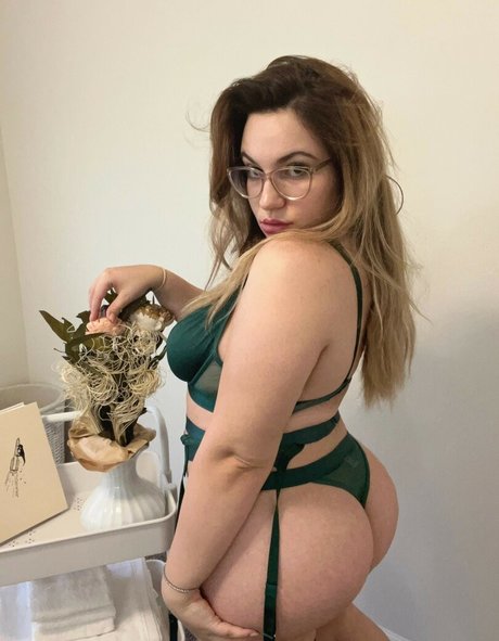Naakte gelekte OnlyFans-foto van Keira June