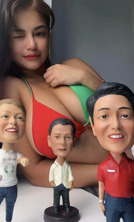 Naakte gelekte OnlyFans-foto van Heypowpai