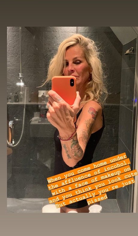Naakte gelekte OnlyFans-foto van Ulrika Jonsson