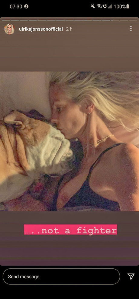 Naakte gelekte OnlyFans-foto van Ulrika Jonsson