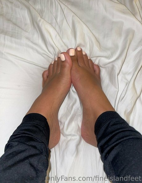 Naakte gelekte OnlyFans-foto van Fineislandfeet