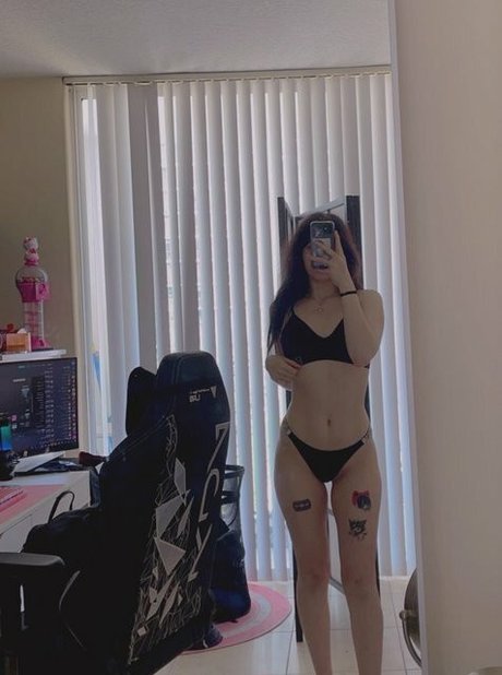 Naakte gelekte OnlyFans-foto van Cherryverse