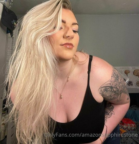 Naakte gelekte OnlyFans-foto van Amazonsapphirestone