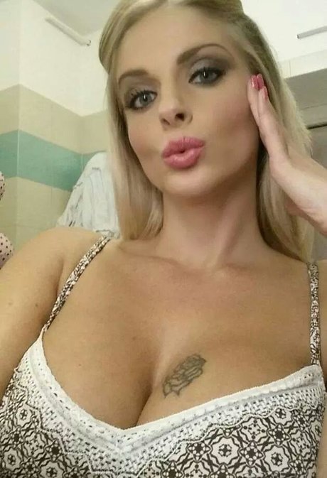 Naakte gelekte OnlyFans-foto van Francesca Cipriani