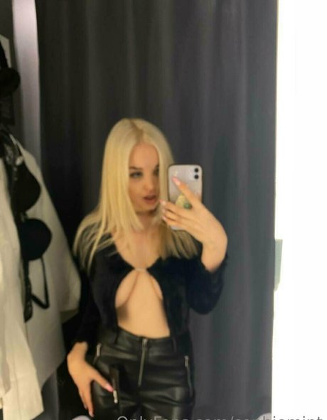 Naakte gelekte OnlyFans-foto van Sophiebbface