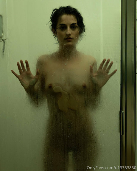 Naakte gelekte OnlyFans-foto van Anatlphotos