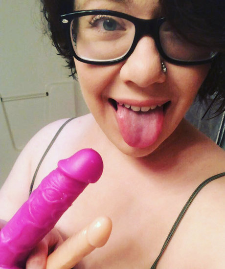 Naakte gelekte OnlyFans-foto van Jennikatfree