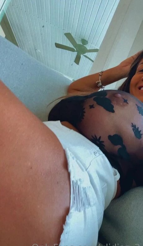 Naakte gelekte OnlyFans-foto van Yliana Diaz