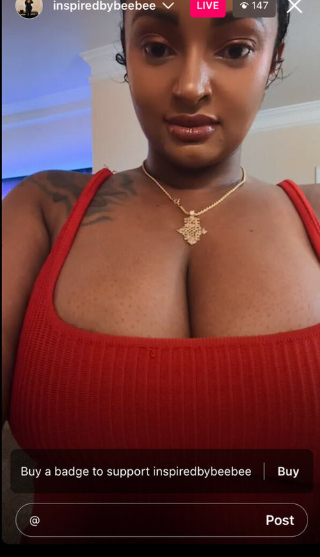 Naakte gelekte OnlyFans-foto van Xxxbeebee