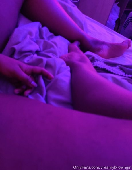 Naakte gelekte OnlyFans-foto van Creamybrowngirl