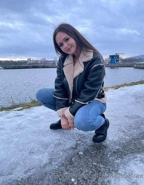Naakte gelekte OnlyFans-foto van Bellalittlefree22