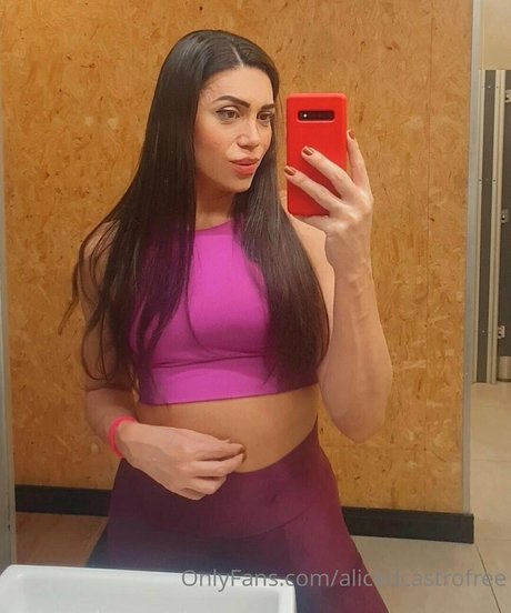 Naakte gelekte OnlyFans-foto van Alicedcastrofree