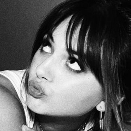 Naakte gelekte OnlyFans-foto van Emilia Jones