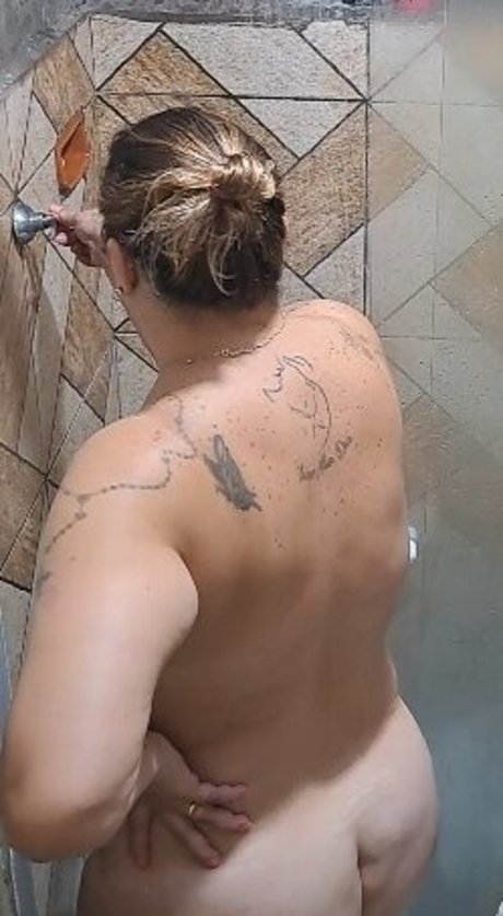 Naakte gelekte OnlyFans-foto van Amor De Familia