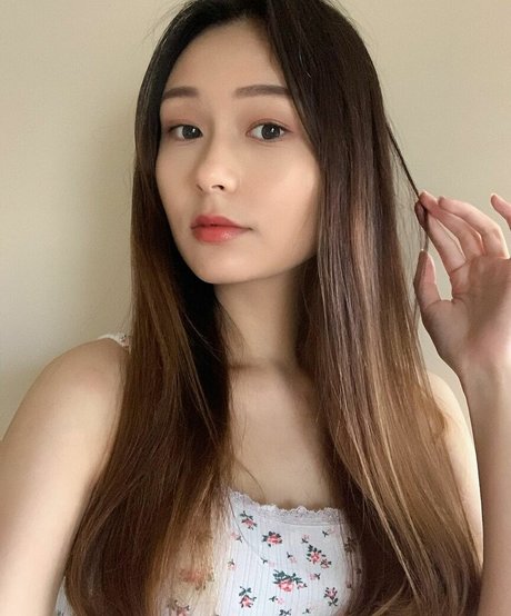 Naakte gelekte OnlyFans-foto van Kangseyo