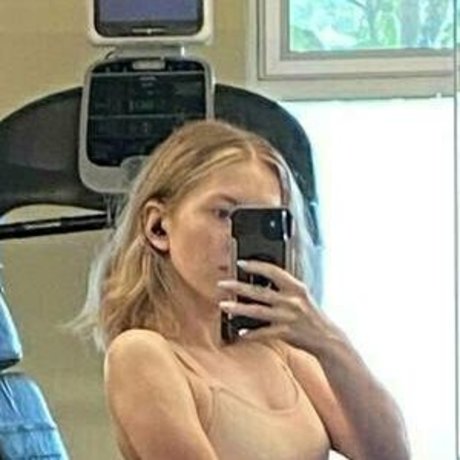 Naakte gelekte OnlyFans-foto van Kawaiisexybaby
