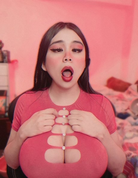 Naakte gelekte OnlyFans-foto van Arlene Negative