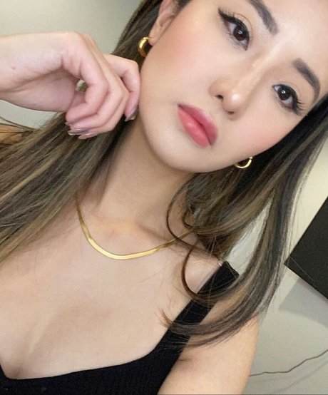 Naakte gelekte OnlyFans-foto van Emily108