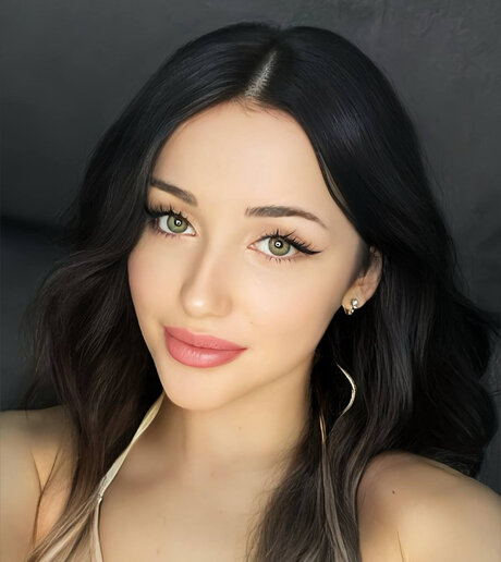 Naakte gelekte OnlyFans-foto van Molly 