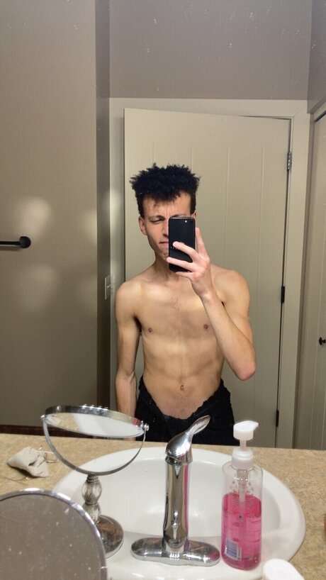 Naakte gelekte OnlyFans-foto van Zak