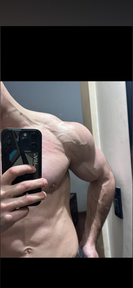 Naakte gelekte OnlyFans-foto van Jeremias