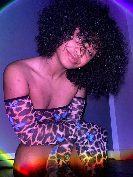 Naakte gelekte OnlyFans-foto van Melaniemuse