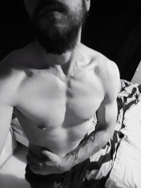 Naakte gelekte OnlyFans-foto van Mr Cuckboy