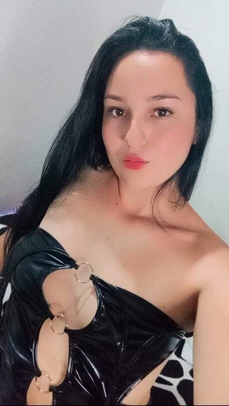 Naakte gelekte OnlyFans-foto van Adri Ramirxz