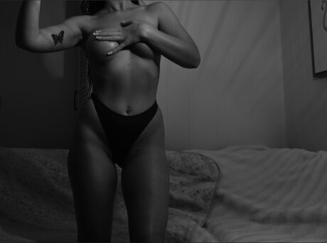 Naakte gelekte OnlyFans-foto van Syd