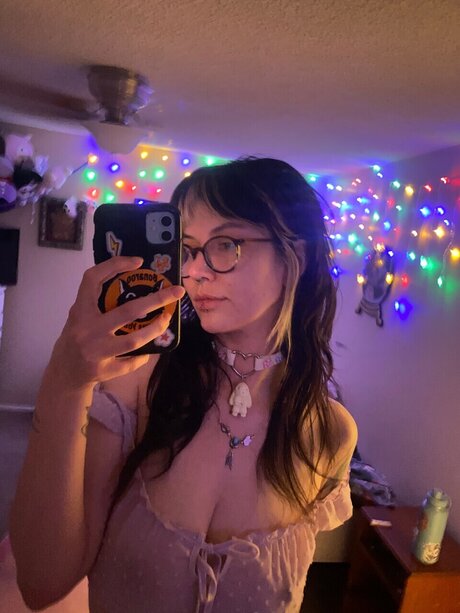 Naakte gelekte OnlyFans-foto van Violett