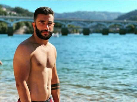 Naakte gelekte OnlyFans-foto van Bruno Linhares