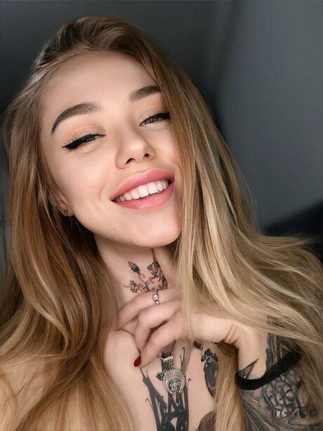 Naakte gelekte OnlyFans-foto van   