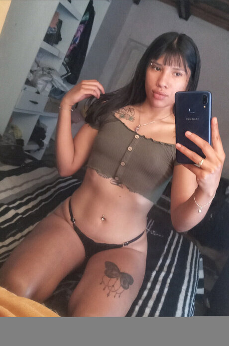 Naakte gelekte OnlyFans-foto van Saa