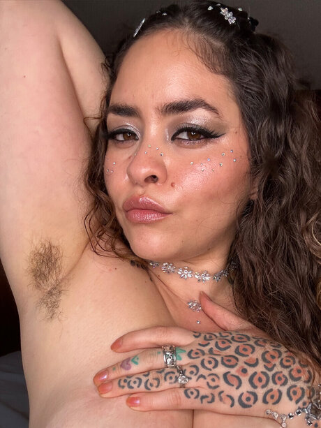 Hairy Lola Vip