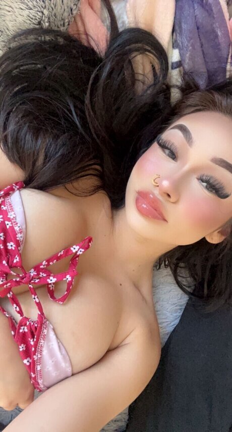 Naakte gelekte OnlyFans-foto van Josie Alesia