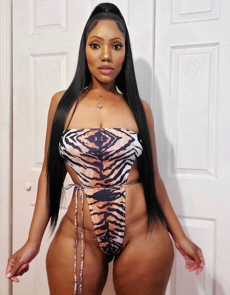 Naakte gelekte OnlyFans-foto van The Real Brickhouse