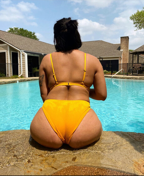 Naakte gelekte OnlyFans-foto van Sapphire