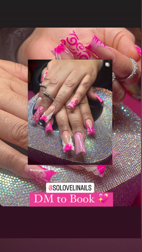 Naakte gelekte OnlyFans-foto van Nails So Loveli