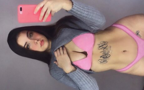 Naakte gelekte OnlyFans-foto van Val 
