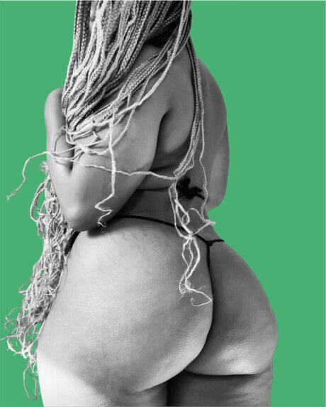 Naakte gelekte OnlyFans-foto van  Black Roses 