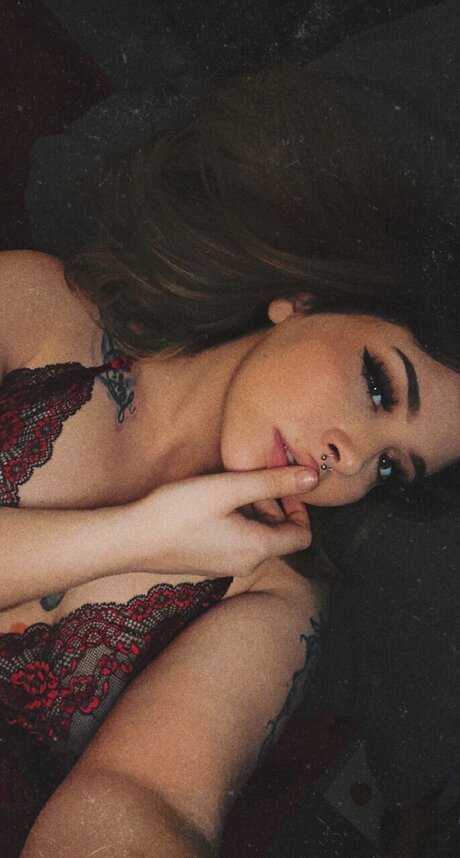 Naakte gelekte OnlyFans-foto van Kat