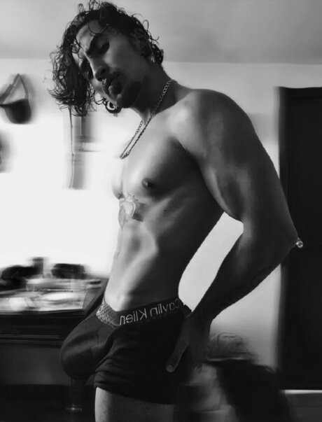 Naakte gelekte OnlyFans-foto van Juan