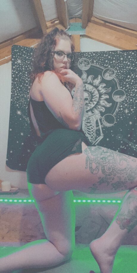Naakte gelekte OnlyFans-foto van Madison Cossey