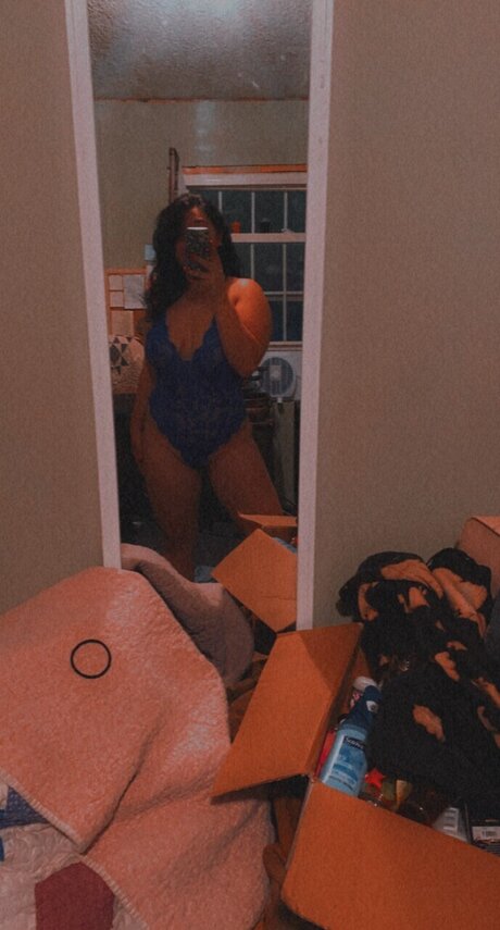 Naakte gelekte OnlyFans-foto van Min