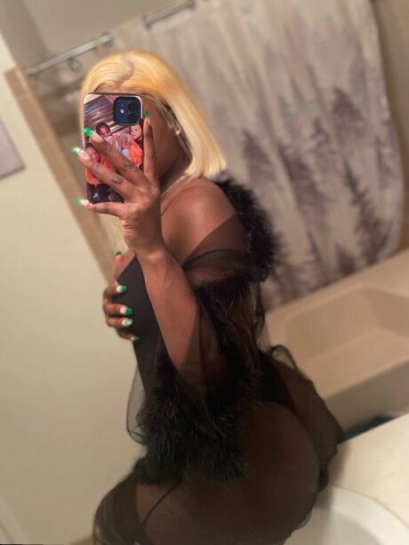 Naakte gelekte OnlyFans-foto van Foreign