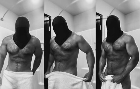 Naakte gelekte OnlyFans-foto van Xlytsknroyalty