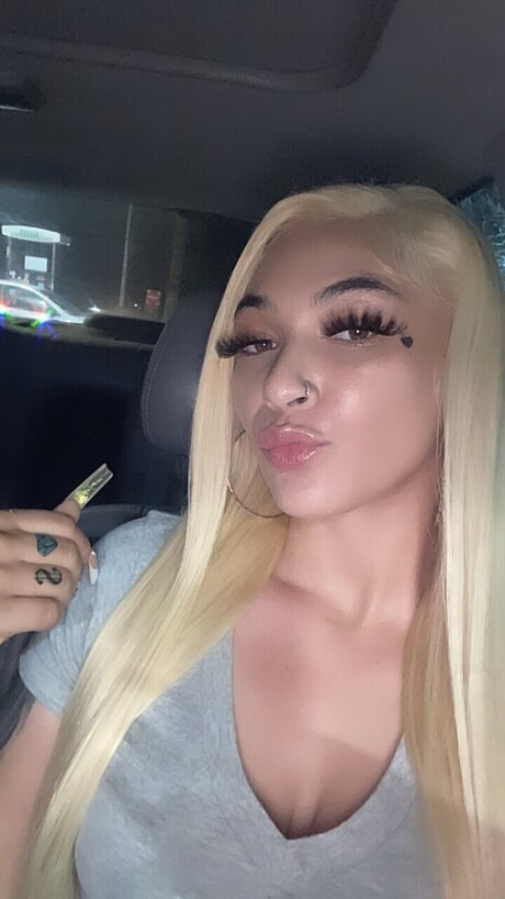 Naakte gelekte OnlyFans-foto van Vrose 