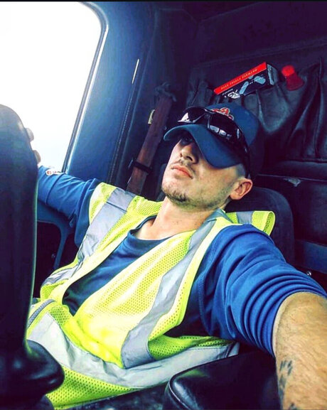 Naakte gelekte OnlyFans-foto van Josh